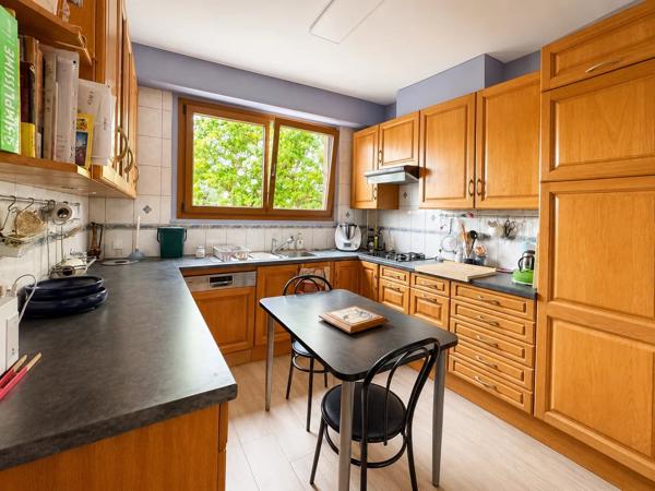 Vente                                                      Maison
                        
                     8 pièces                      223 m2                     à Chambly