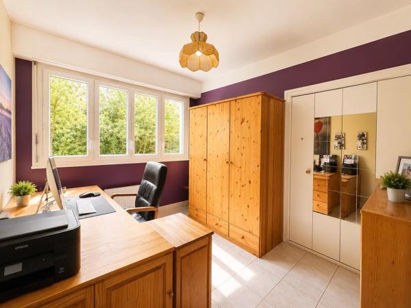 Vente                                                      Maison
                        
                     8 pièces                      223 m2                     à Chambly