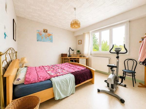 Vente                                                      Maison
                        
                     8 pièces                      223 m2                     à Chambly