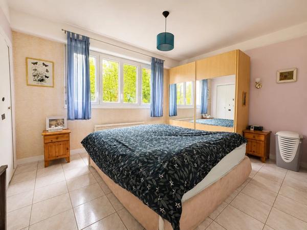 Vente                                                      Maison
                        
                     8 pièces                      223 m2                     à Chambly