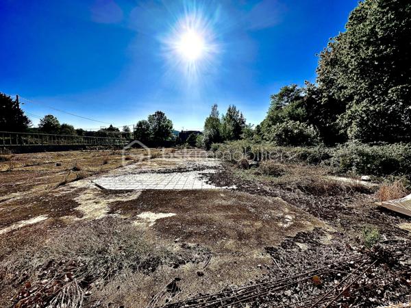Terrain de 3 276 m²