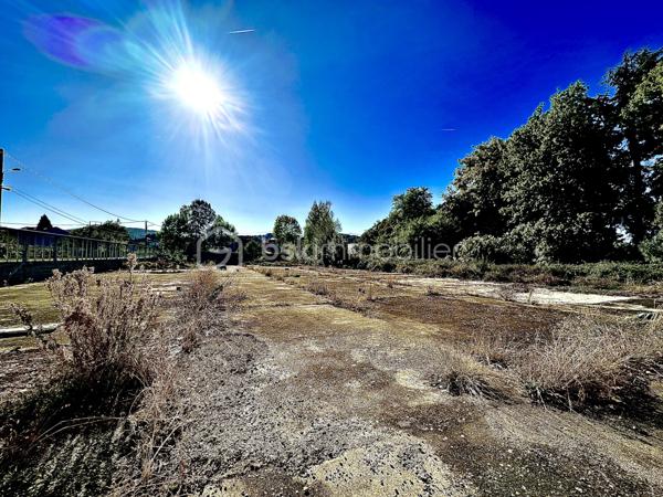 Terrain de 3 276 m²