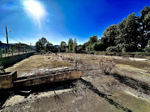 Terrain de 3 276 m²