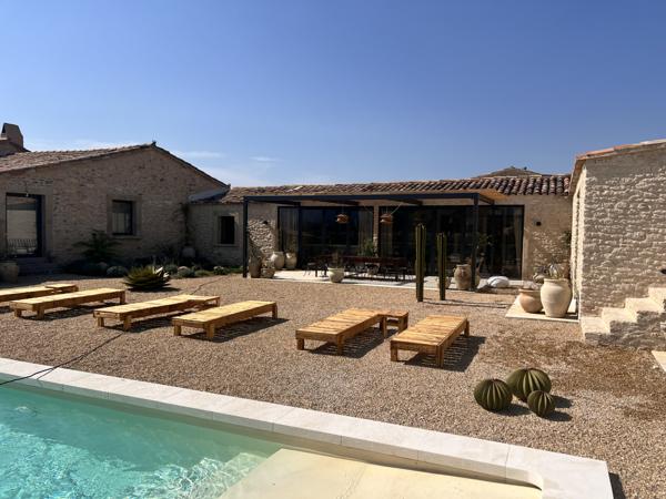 Gordes (84220) Gordes Vue Luberon Mas ancien rénové de 175 M2 terrain 1000 M2 Piscine