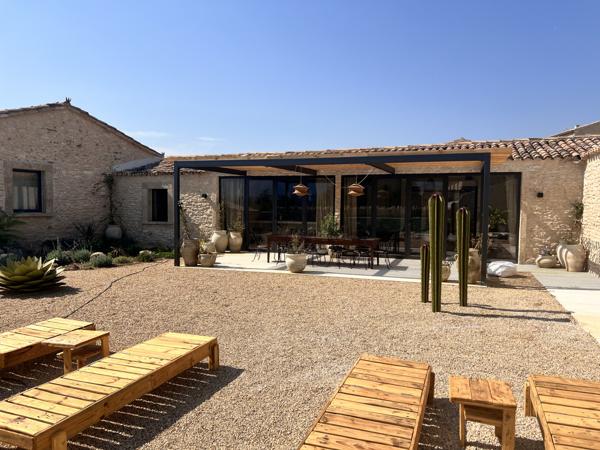 Gordes (84220) Gordes Vue Luberon Mas ancien rénové de 175 M2 terrain 1000 M2 Piscine