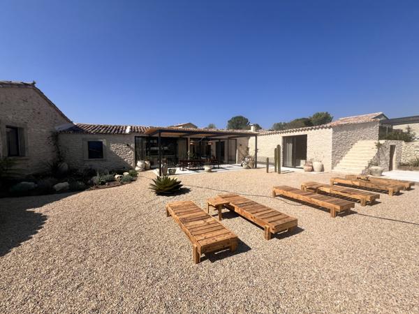 Gordes (84220) Gordes Vue Luberon Mas ancien rénové de 175 M2 terrain 1000 M2 Piscine