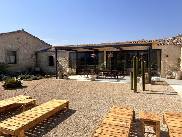 Gordes (84220) Gordes Vue Luberon Mas ancien rénové de 175 M2 terrain 1000 M2 Piscine