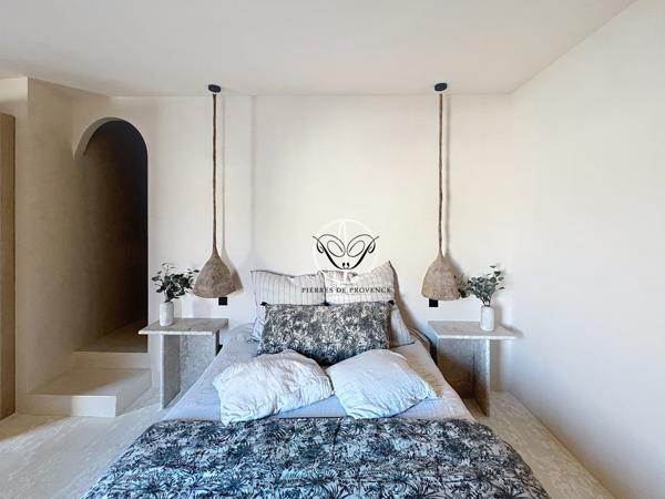 Gordes (84220) Gordes Vue Luberon Mas ancien rénové de 175 M2 terrain 1000 M2 Piscine