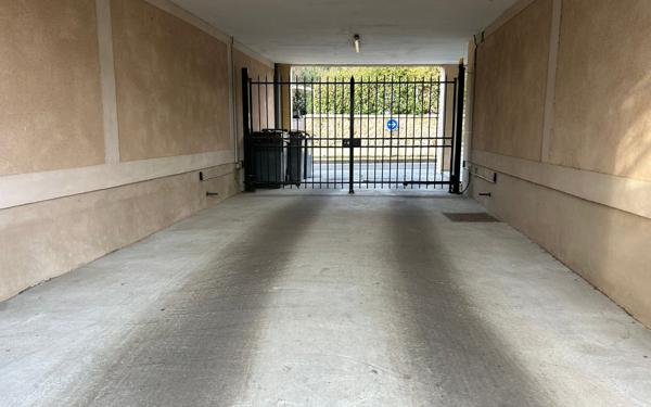 Stationnement à vendre    Gif-sur-Yvette