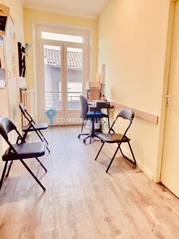 Appartement
                                                                                                                                                                                                                                                                                                                        14 pièce(s)                                                                                                                                                                                                          6 chambre(s)                                                                                                                                                                                                          238  m²