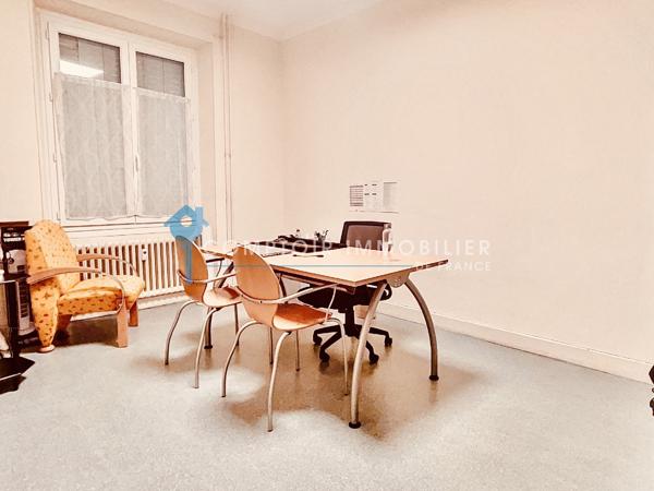 Appartement
                                                                                                                                                                                                                                                                                                                        14 pièce(s)                                                                                                                                                                                                          6 chambre(s)                                                                                                                                                                                                          238  m²