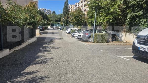 Place de parking dans une résidence privée