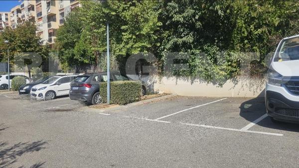 Place de parking dans une résidence privée