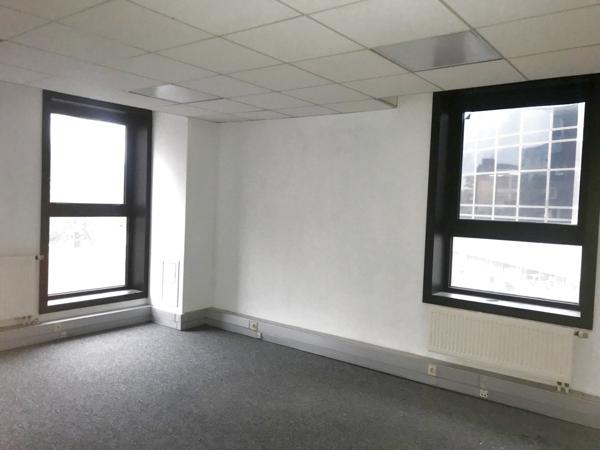 EVRY-COUCOURONNES CENTRE VILLE Local commercial de 4 bureaux