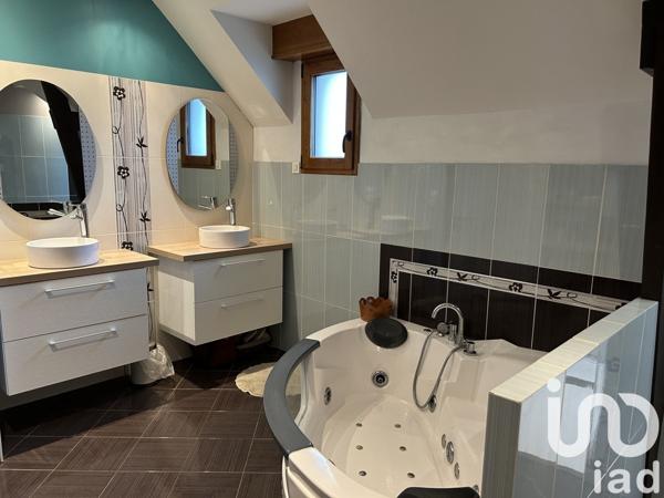 Maison 10 pièces de 323 m² à Pleurtuit (35730)