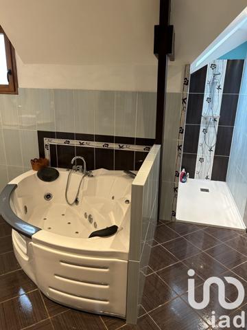 Maison 10 pièces de 323 m² à Pleurtuit (35730)