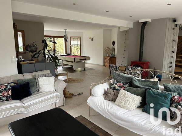 Maison 10 pièces de 323 m² à Pleurtuit (35730)