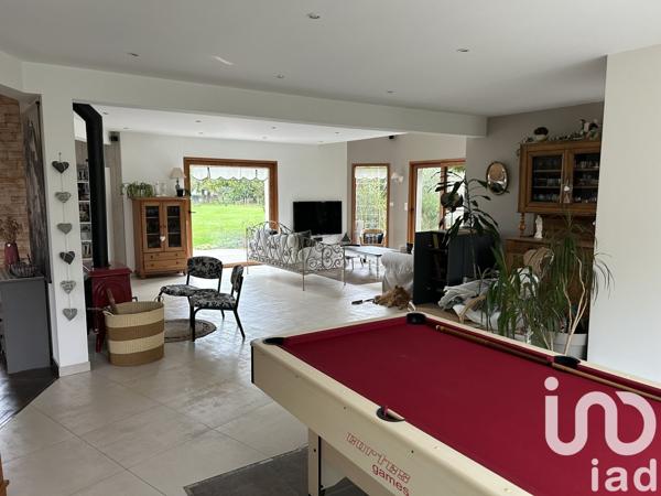 Maison 10 pièces de 323 m² à Pleurtuit (35730)