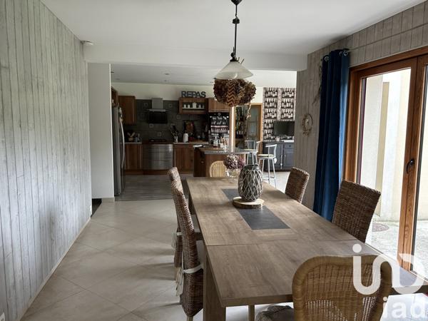 Maison 10 pièces de 323 m² à Pleurtuit (35730)