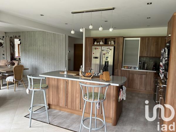 Maison 10 pièces de 323 m² à Pleurtuit (35730)