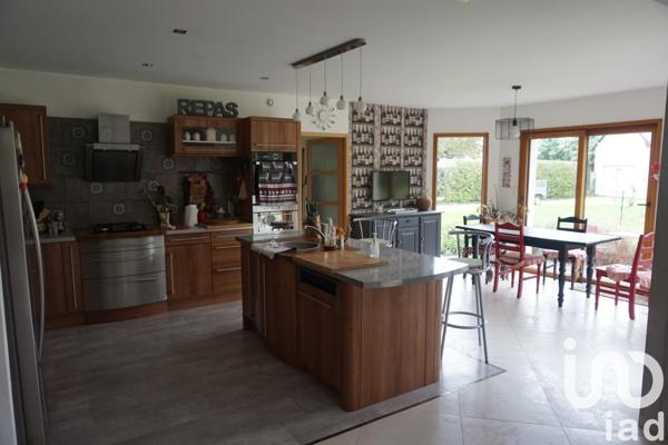 Maison 10 pièces de 323 m² à Pleurtuit (35730)