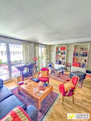 Versailles Chantiers Appartement 4 pièces 93.35 m² carrez situe au 5ème étage avec ascenseur, cave et box en option €688 000 ** - Référence 26669