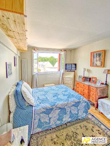 Versailles Chantiers Appartement 4 pièces 93.35 m² carrez situe au 5ème étage avec ascenseur, cave et box en option €688 000 ** - Référence 26669