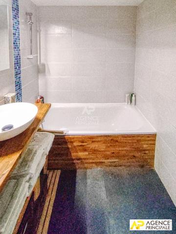 Versailles Chantiers Appartement 4 pièces 93.35 m² carrez situe au 5ème étage avec ascenseur, cave et box en option €688 000 ** - Référence 26669