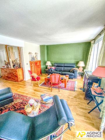 Versailles Chantiers Appartement 4 pièces 93.35 m² carrez situe au 5ème étage avec ascenseur, cave et box en option €688 000 ** - Référence 26669