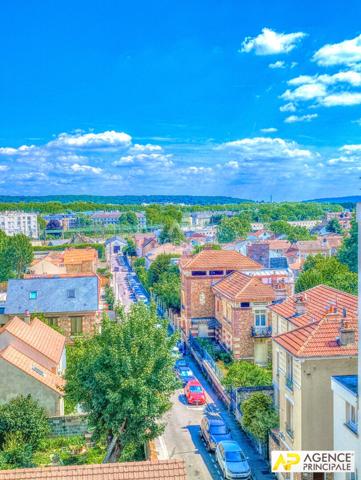 Versailles Chantiers Appartement 4 pièces 93.35 m² carrez situe au 5ème étage avec ascenseur, cave et box en option €688 000 ** - Référence 26669