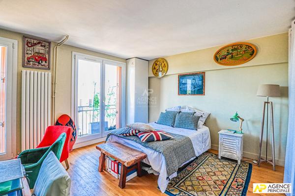 Versailles Chantiers Appartement 4 pièces 93.35 m² carrez situe au 5ème étage avec ascenseur, cave et box en option €688 000 ** - Référence 26669