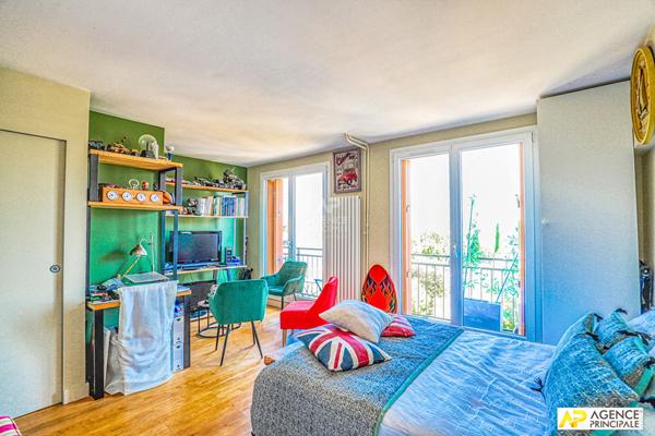 Versailles Chantiers Appartement 4 pièces 93.35 m² carrez situe au 5ème étage avec ascenseur, cave et box en option €688 000 ** - Référence 26669