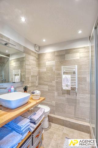 Versailles Chantiers Appartement 4 pièces 93.35 m² carrez situe au 5ème étage avec ascenseur, cave et box en option €688 000 ** - Référence 26669