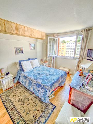 Versailles Chantiers Appartement 4 pièces 93.35 m² carrez situe au 5ème étage avec ascenseur, cave et box en option €688 000 ** - Référence 26669