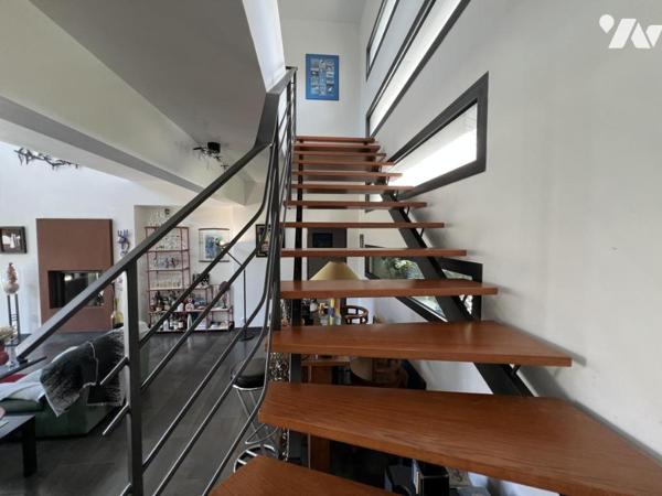 Maison d'habitation de grand standing avec piscine extérieur