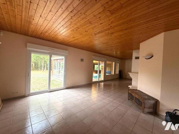 JUIGNE SUR LOIRE PROPRIETE AVEC PISCINE