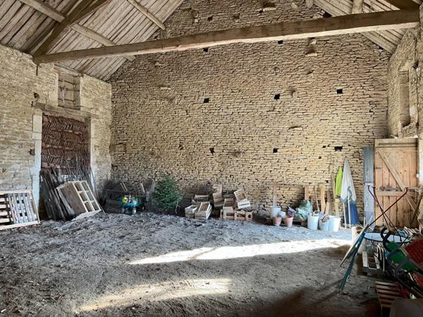 Propriete proche de POUILLY EN AUXOIS (21) à vendre 12 pièces