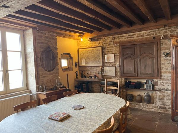 Propriete proche de POUILLY EN AUXOIS (21) à vendre 12 pièces