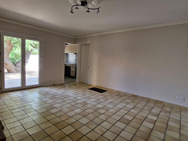 11210 PORT LA NOUVELLE A LOUER VILLA T4 JARDIN ET GARAGE