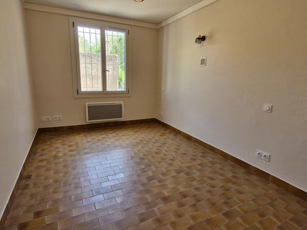 11210 PORT LA NOUVELLE A LOUER VILLA T4 JARDIN ET GARAGE