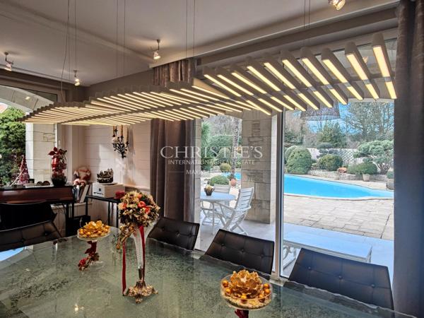 MAISON FAMILIALE AVEC PISCINE DANS QUARTIER RESIDENTIEL