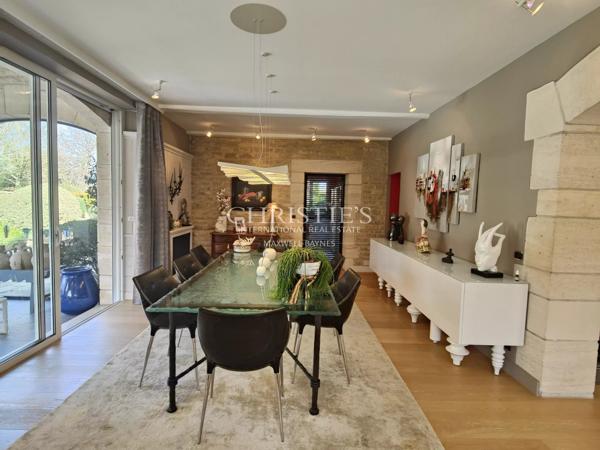 MAISON FAMILIALE AVEC PISCINE DANS QUARTIER RESIDENTIEL
