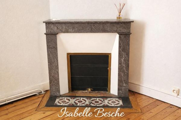 Maison de ville en pierre offrant une vrai vie de quartier, 3 chambres , véranda et jardin