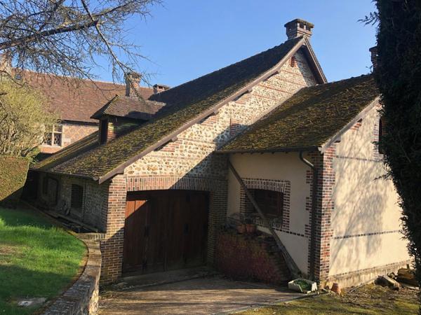 Longère de caractère à terminer de rénover, dans un village agréable