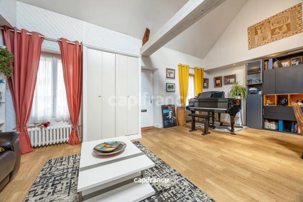MAISON DE PLAIN-PIED AVEC DEUX CHAMBRES ET SUPERBE PIÈCE À VIVRE AVEC BELLE HAUTEUR SOUS PLAFOND !