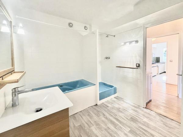 Appartement
         2 pièces
        - 56 m² 149 000 € *