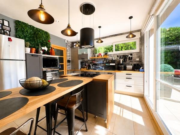 Maison
         6 pièces
        - 180 m² Exclusivité 575 000 € *