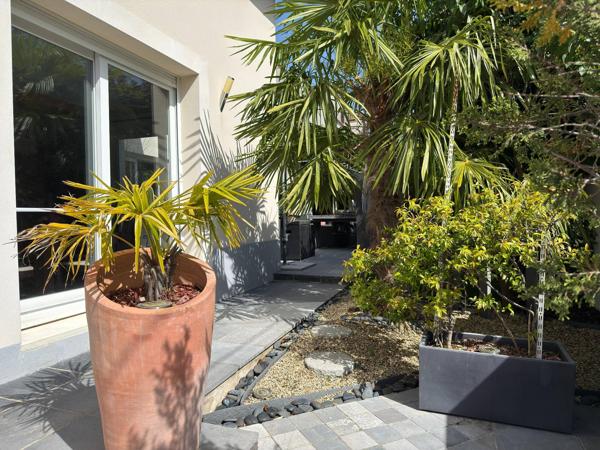 Maison
         6 pièces
        - 180 m² Exclusivité 549 000 € *