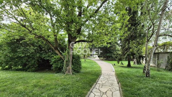 Studio au pied du métro 11