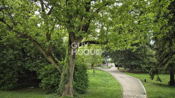 Studio au pied du métro 11